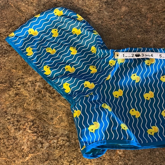 🐤🐾☔️🌦️NWOT Rubber Ducky Hooded Dog Adjustable Velcro Closure Raincoat 🐾💛💙 - Picture 1 of 12